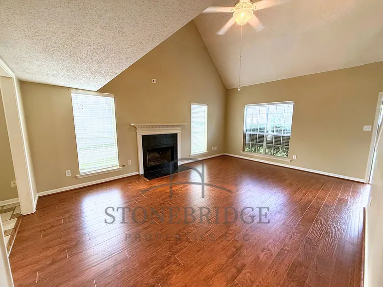 177 Cedar Bend Dr — Photo 3