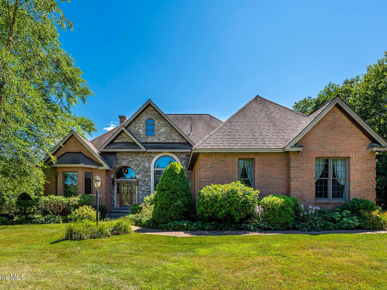 3 bed, 2.5 bath, $5,000 — Photo 3