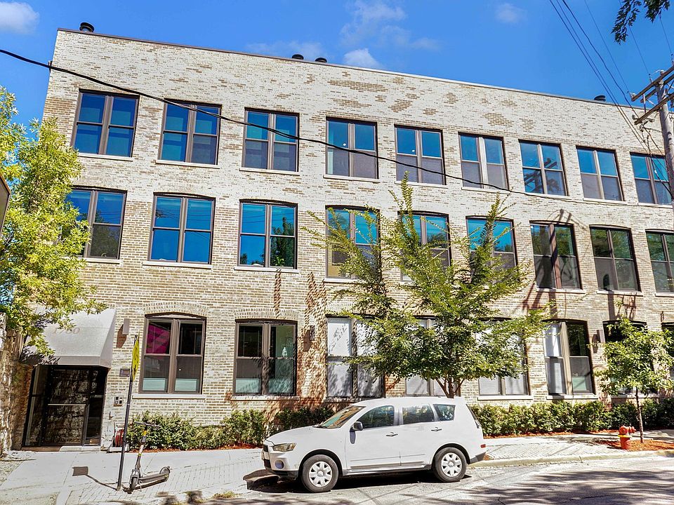 1st image of 1760 W Wrightwood Ave APT 207