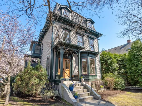 122 Oxford St #122, Cambridge, MA 02140