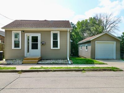 2594 Pearl St, Dubuque, IA, 52001