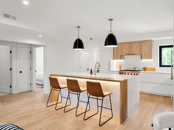 1618 Beacon St #D, Brookline, MA 02446