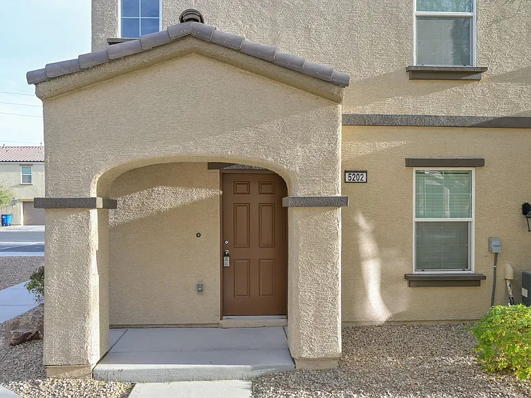 5202 Dubris Dr — Photo 4
