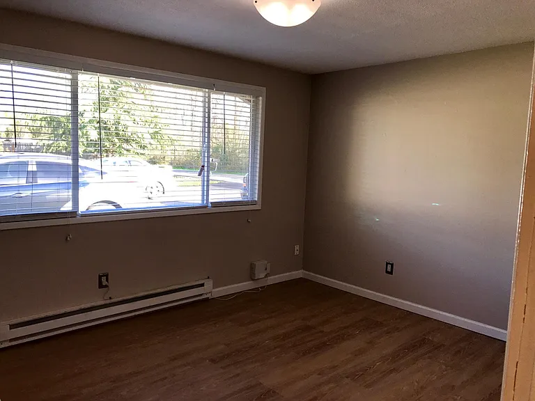 9455 SW Commercial St #9455 — Photo 6