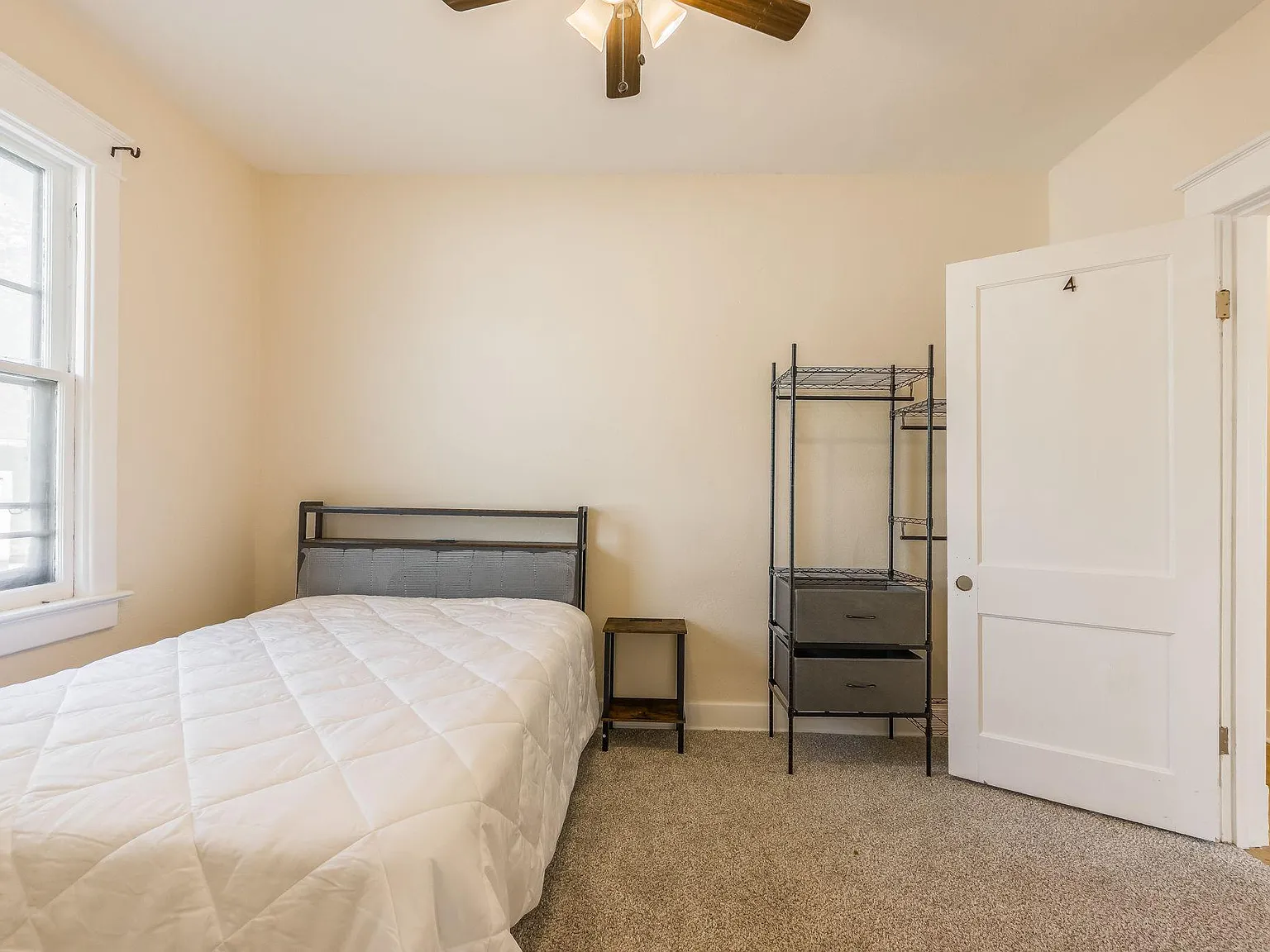 4 bed, 3.5 bath, 2216 sqft, $685 — Photo 2