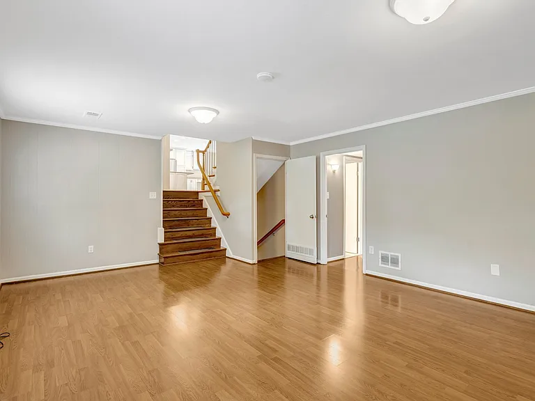 6717 Reynard Dr — Photo 32