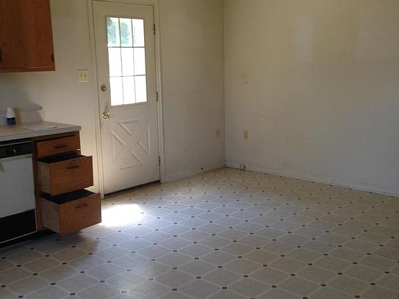 5th image of 224 Dorchester Ave