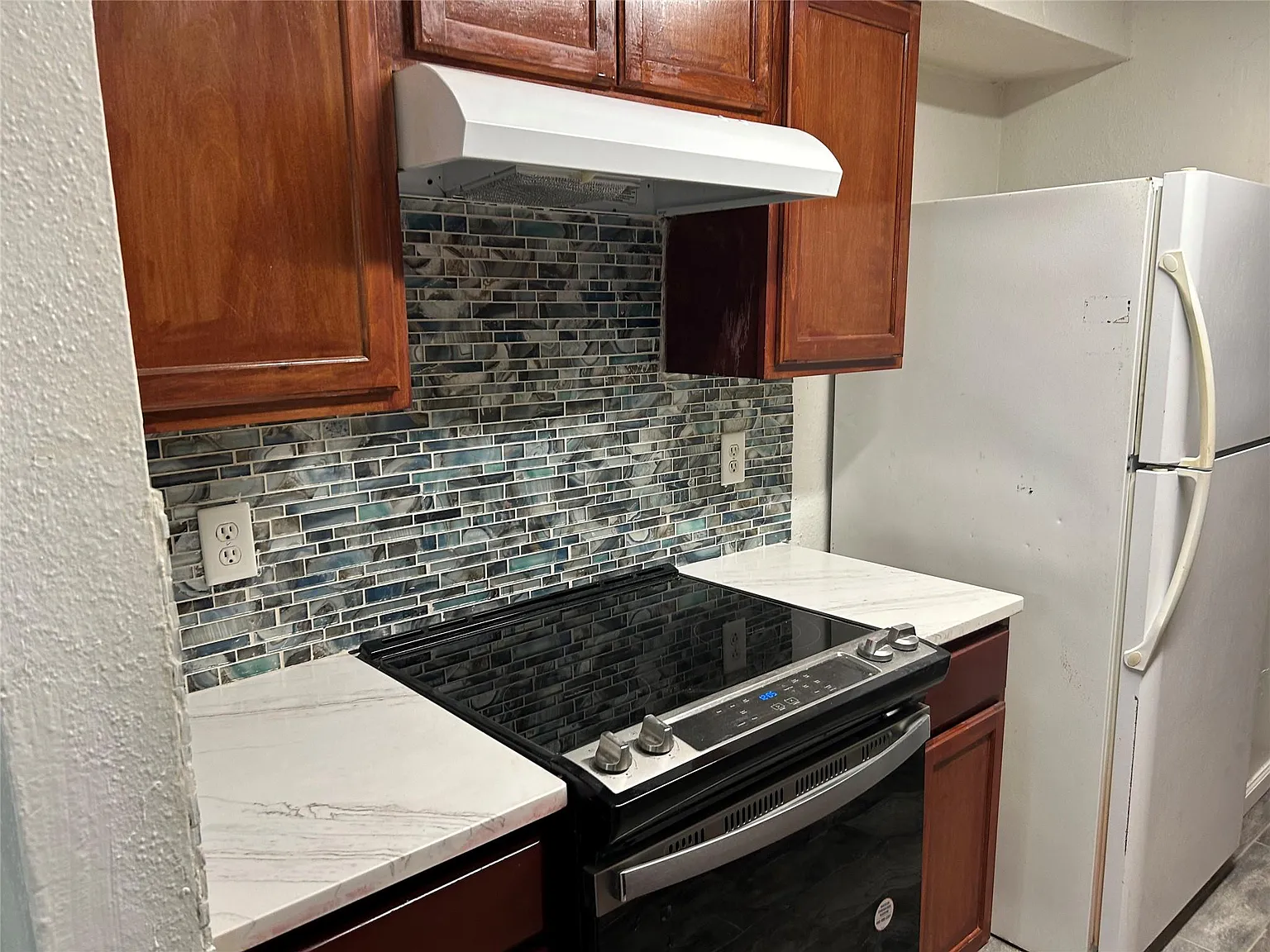 2 bed, 2.0 bath, 1068 sqft, $1,300 — Photo 2