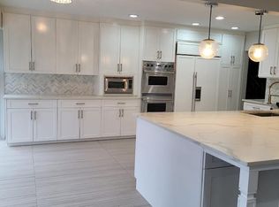 5A Magnolia Dr, Great Neck, NY 11021