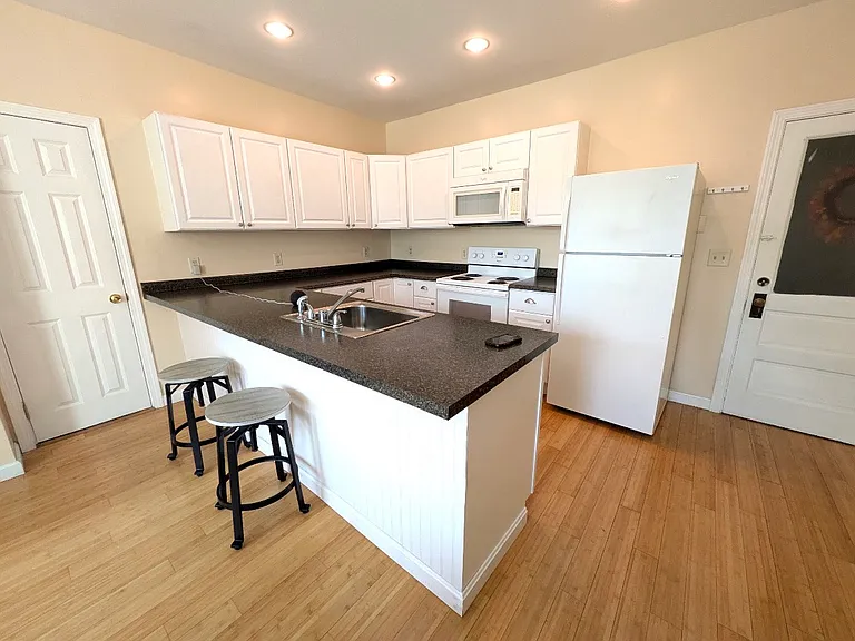 150 Main St #1 — Photo 6