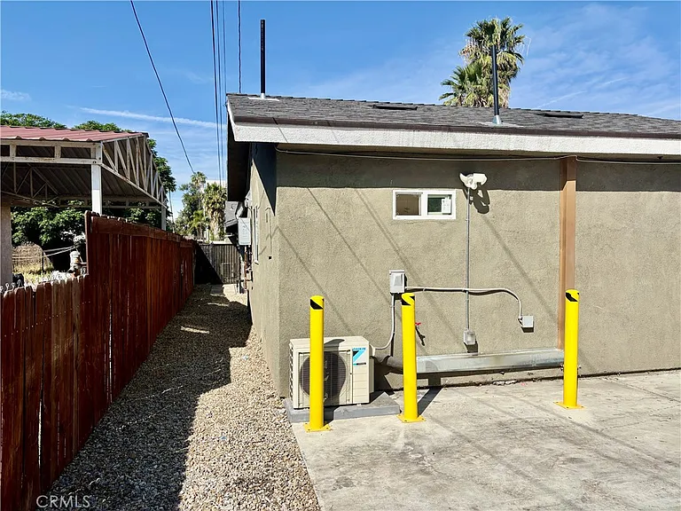 296 N Allen St — Photo 30