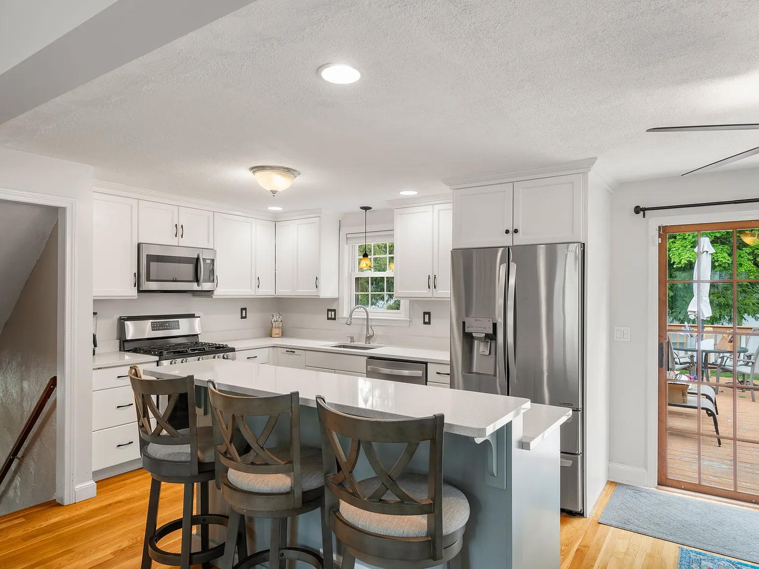 3 bed, 1628 sqft, $4,350 — Photo 3