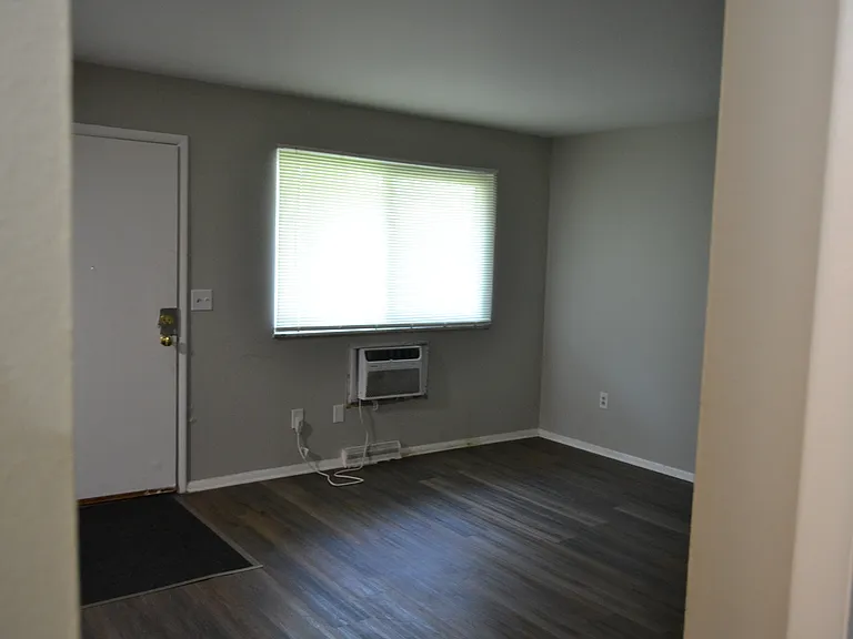 2717 Glendale Ave #3 — Photo 2