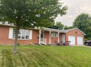 301 Oak St, Olin, IA 52320