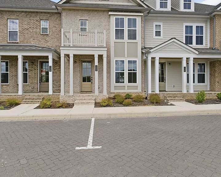124 Nearwater Pl #5 — Photo 1