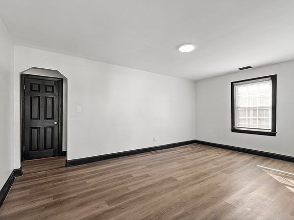 5th image of 219 N 32nd St