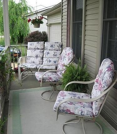3rd image of 405 Plymouth Pl