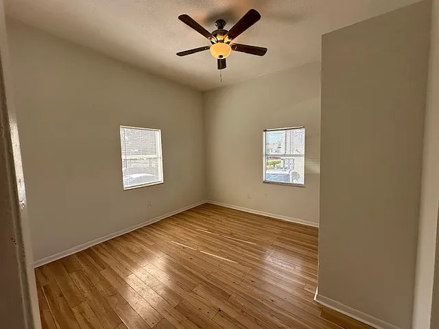 2339 W Beach St — Photo 13