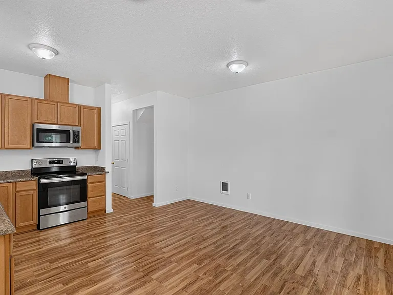 2038 SE 171st Ave — Photo 9