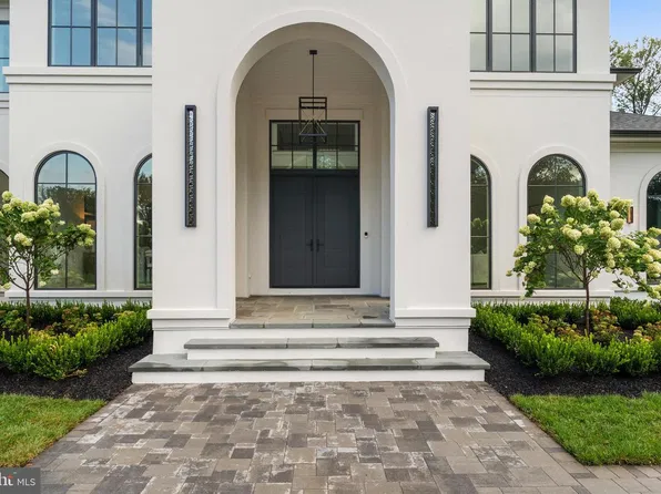 792 Falls Farm Ct, Great Falls, VA 22066