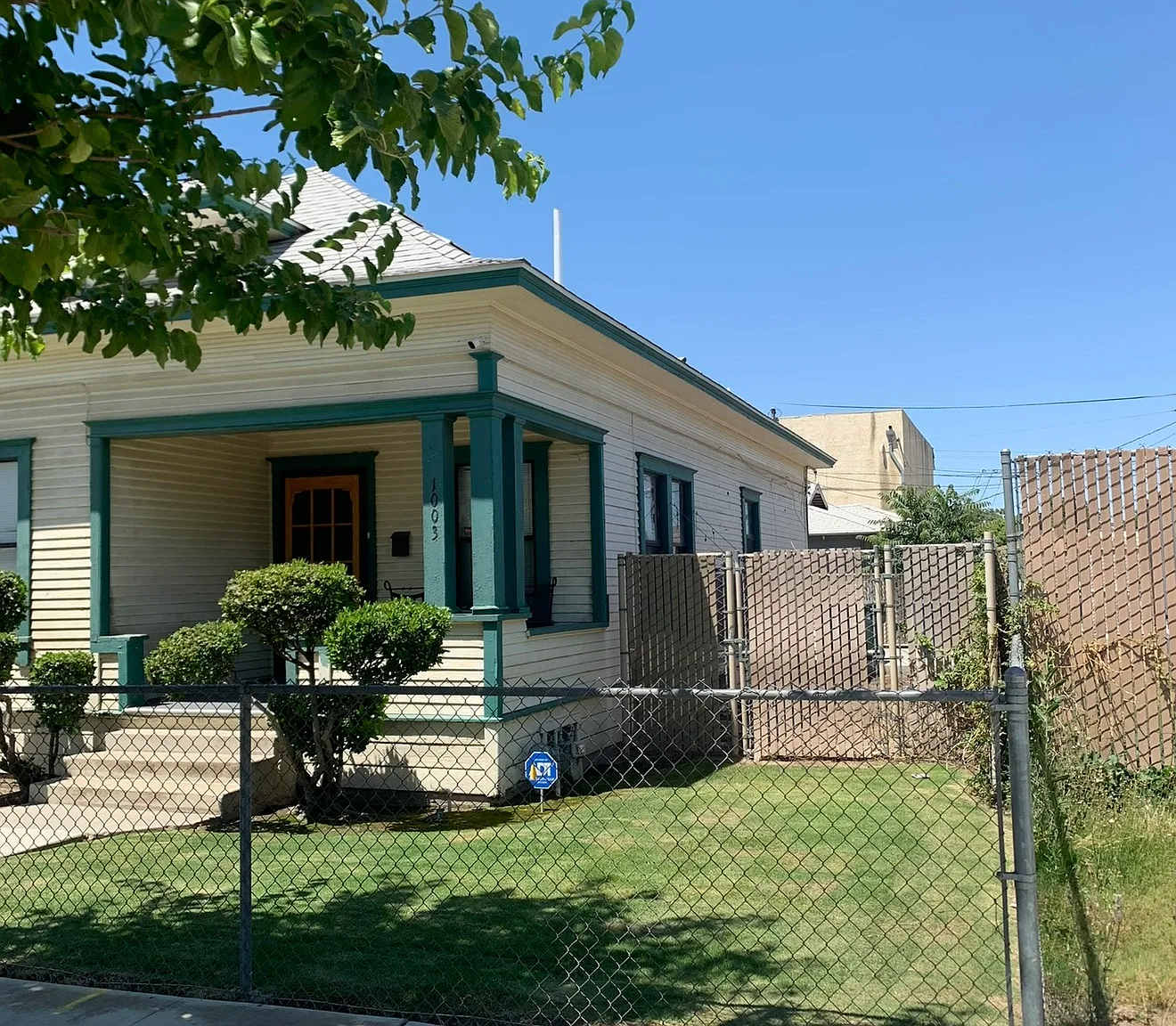 3 bed, 1008 sqft, $1,650 — Photo 2