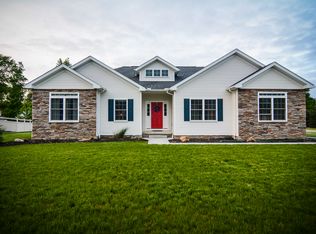 6510 Ruth Dr, Seven Hills, OH 44131