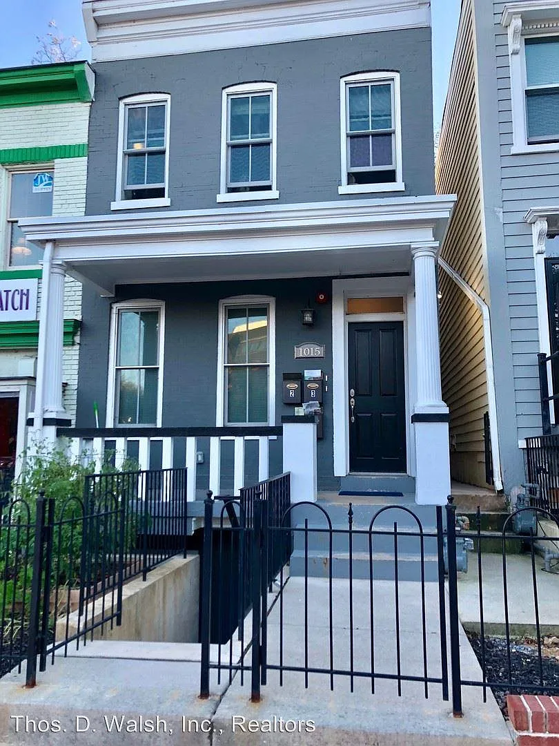 2 bed, 700 sqft, $2,350 — Photo 1