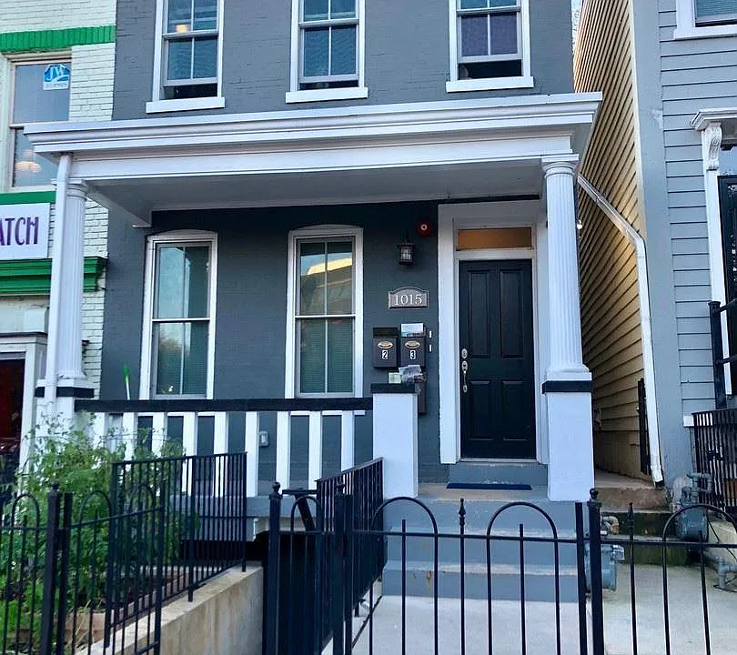 1015 E St SE #1