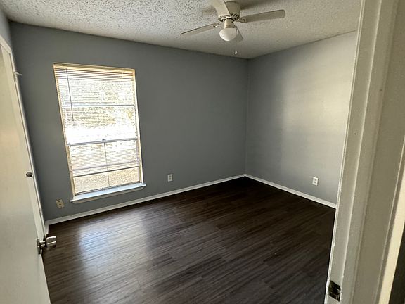 4th image of 1104 NE 9th St APT 202