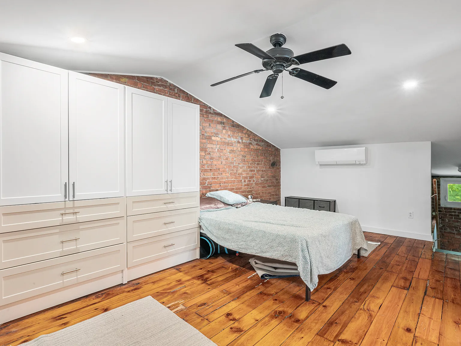 3 bed, 1350 sqft, $2,895 — Photo 3