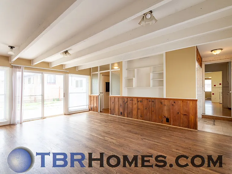 2052 Jamaica St — Photo 9