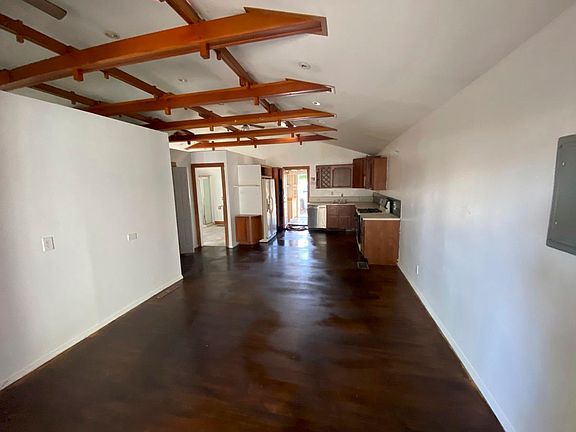 5th image of 353 Willow St