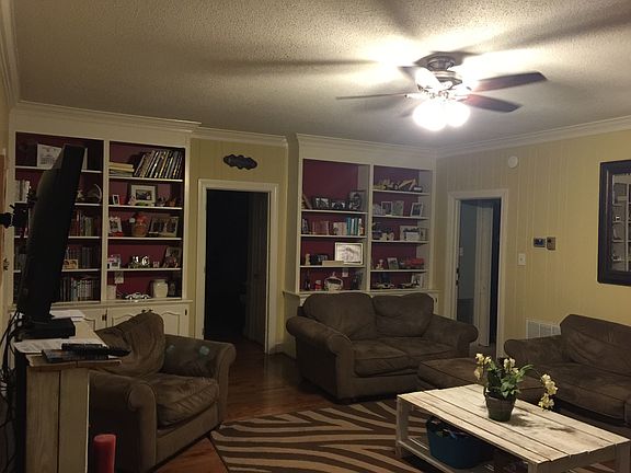 Den w/built in bookcases