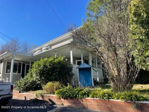 15 Hickory St, Carbondale, PA 18407