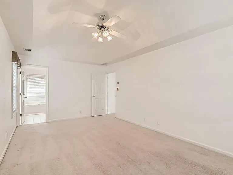 390 Saddle Bridge Dr — Photo 16