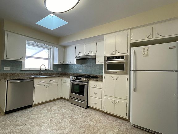 5th image of 9827 Keeler Ave