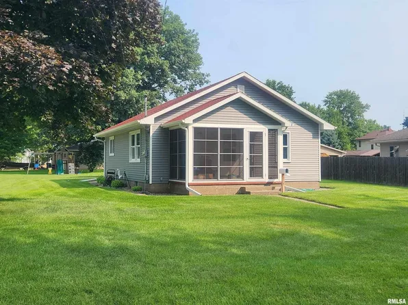 518 2nd St, Camanche, IA 52730