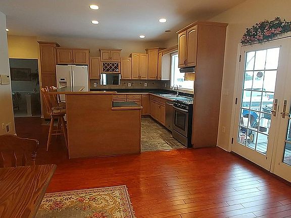 Dinette & Kitchen