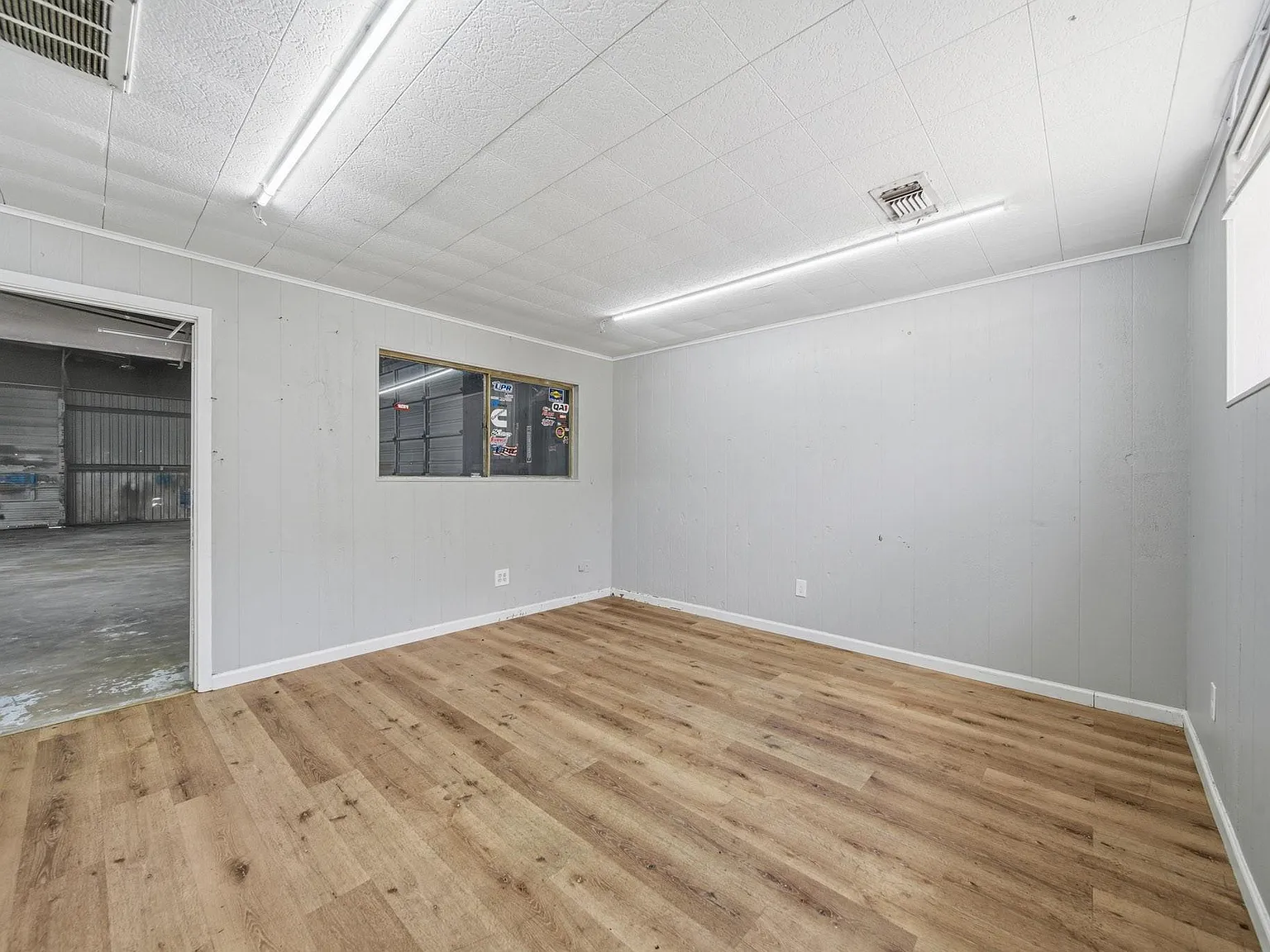 1 bed, 1.0 bath, 2400 sqft, $2,000 — Photo 4