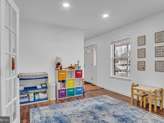 4th image of 157 Martel Cir