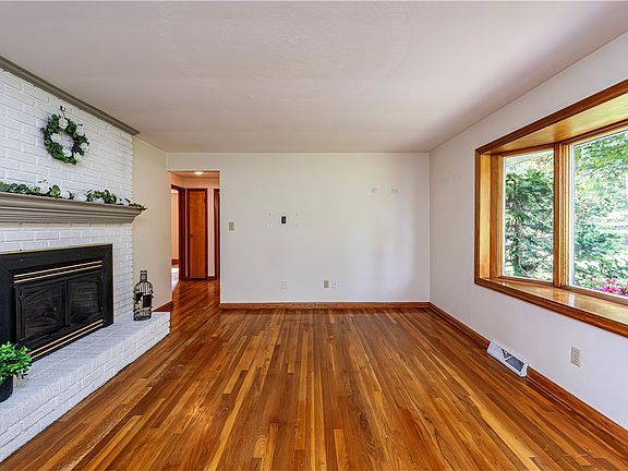 5th image of 129 Franklin Dr