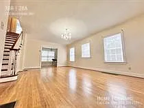 512 Woodbine Dr — Photo 2