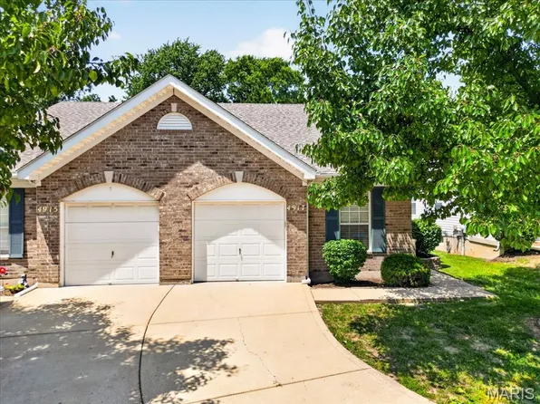 4917 Hurstborough Ct, Hazelwood, MO 63042