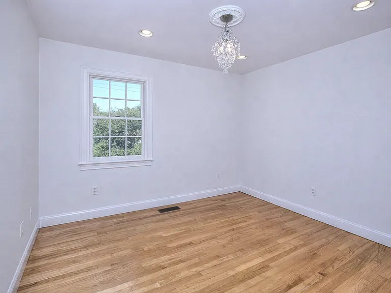 310 Main St — Photo 15