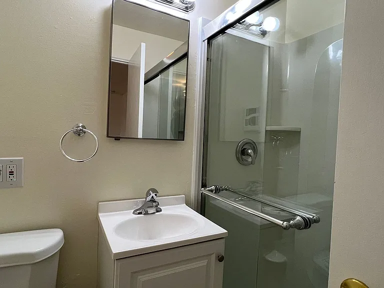 320 J St — Photo 33