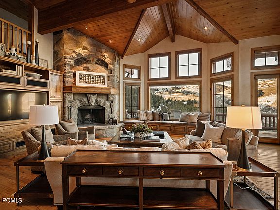 3rd image of 21 Silver Dollar Rd