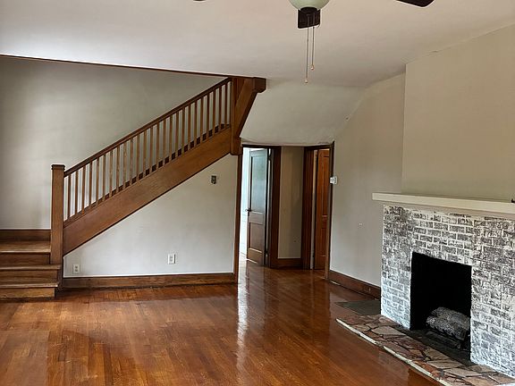 2nd image of 604 S Main St