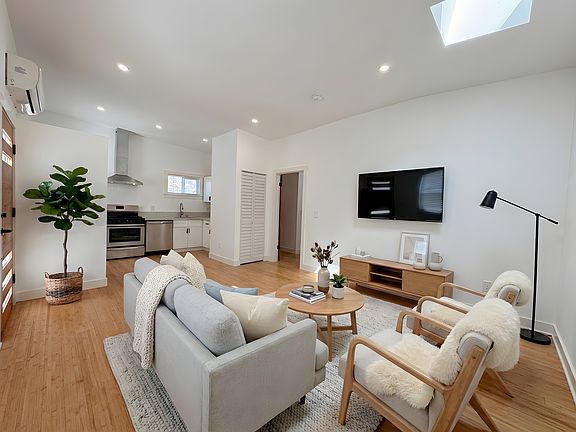 4th image of 3648 Harriman Ave #3654