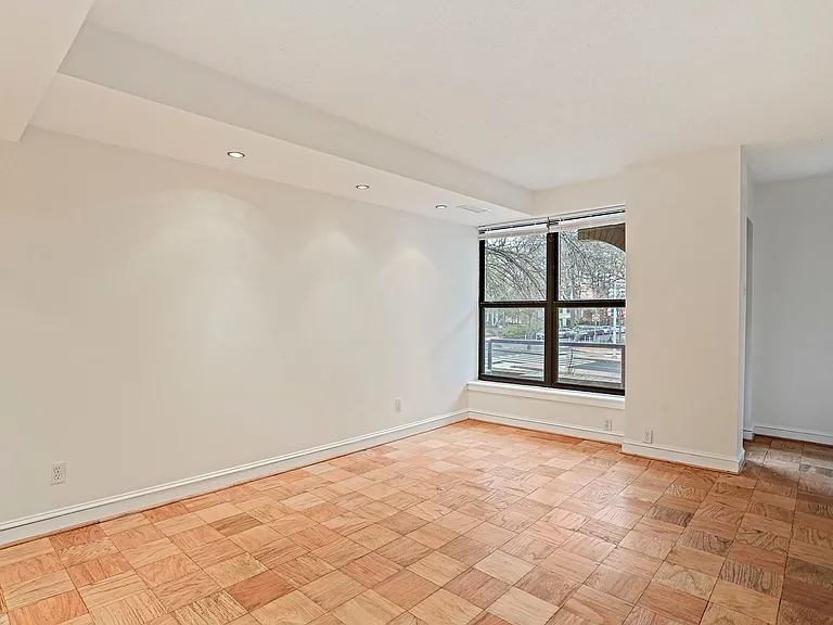 2501 K St NW #1B — Photo 10