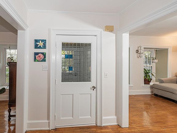 4th image of 4 Castle Dr